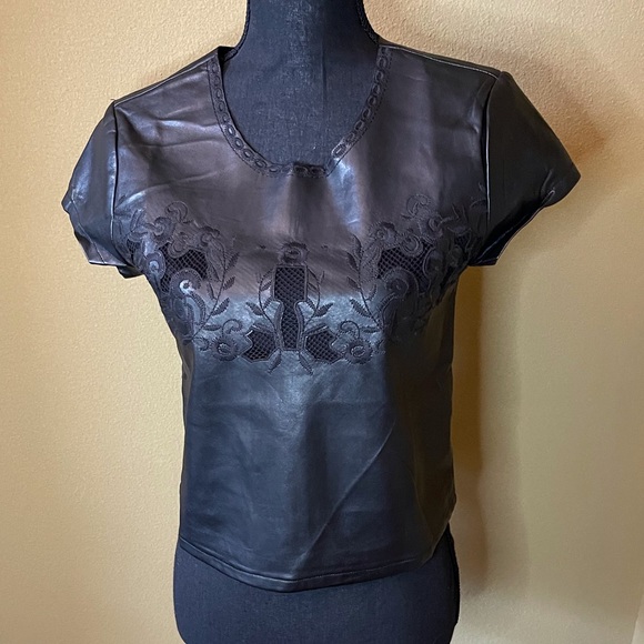 Romeo and Juliet COUTURE Black faux leather top Size Small - Picture 1 of 15